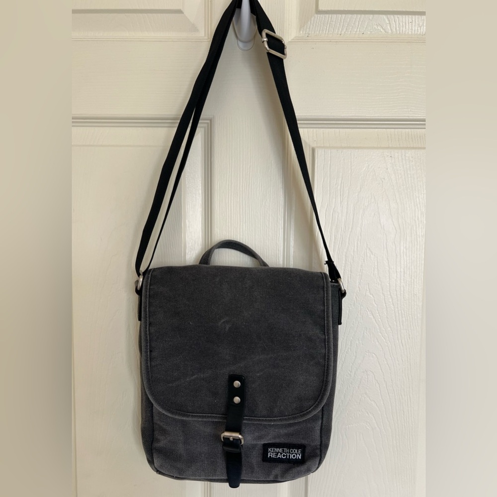 Kenneth Cole Reaction Canvas Messenger Bag Crossbody Tablet iPad Black Gray